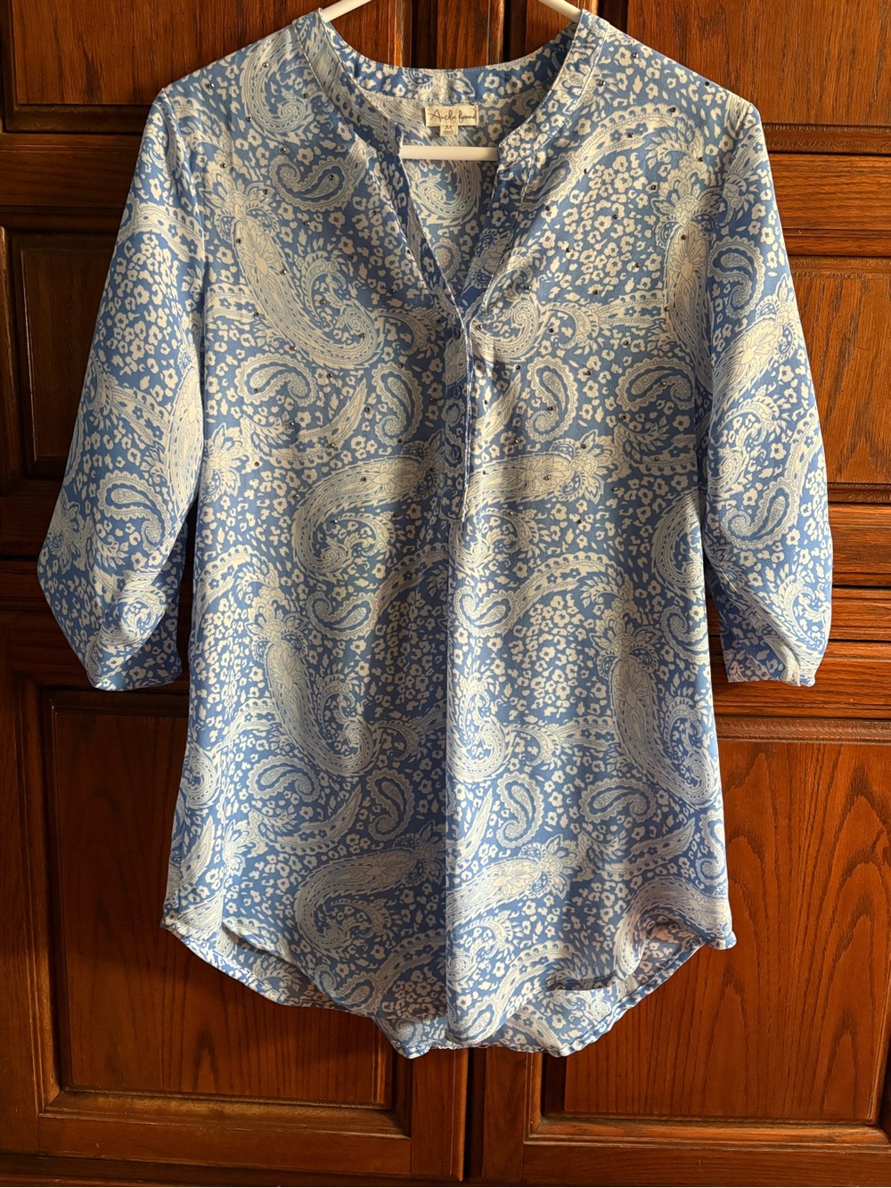 Antilia femme Light Blue and Cream Paisley Split-Neck Tunic